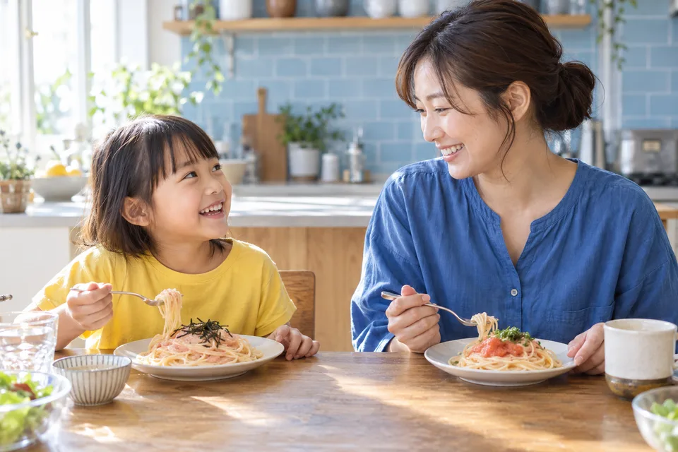 親子で辛くないたらこパスタと明太子パスタを食べ比べる食卓