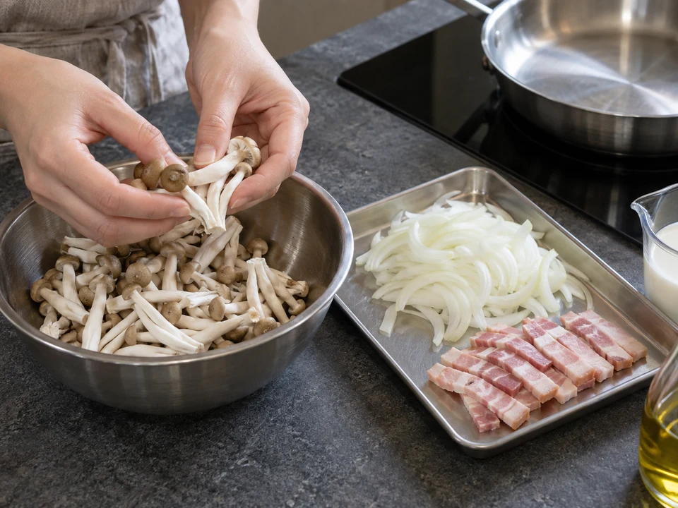 キノコのスパゲッティー・アラ・パンナ：具をそろえる様子